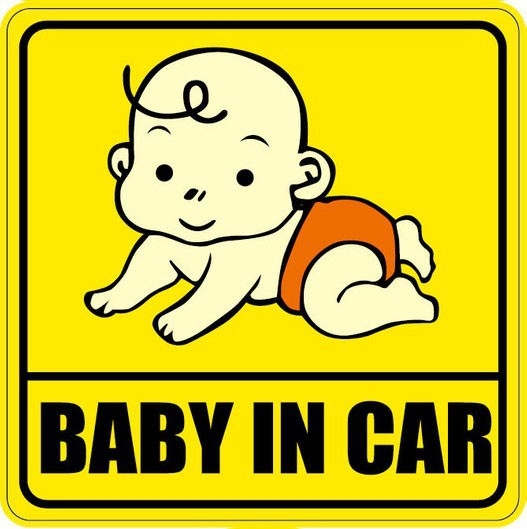 Nálepka na auto - miminko leze po zemi