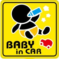 Nálepka na auto - Baby in car - tlusté batole pije z modré láhve